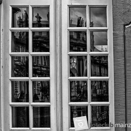 2025 Foto-Walk Biebricher Schloss - Michael Mager: &quot;Schloss im Fenster&quot;